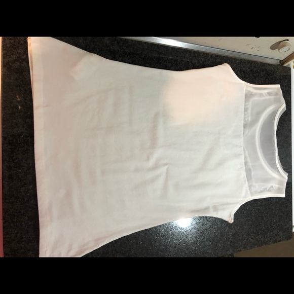White tee shirt fabric top with lace - Picture 3 of 4